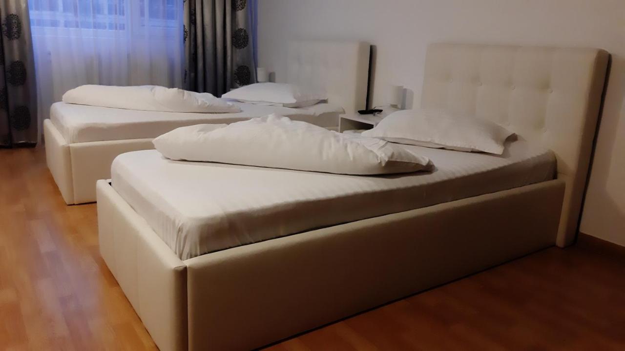Casablanca Hostel Κραϊόβα Εξωτερικό φωτογραφία