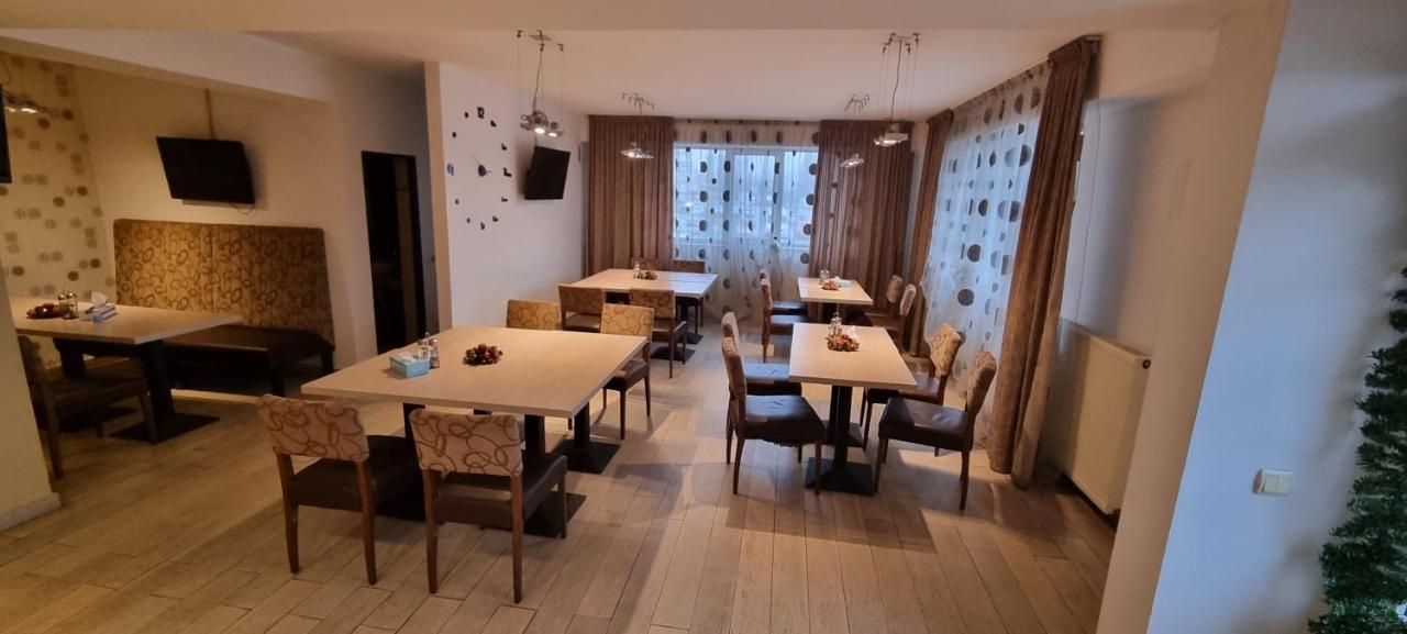 Casablanca Hostel Κραϊόβα Εξωτερικό φωτογραφία
