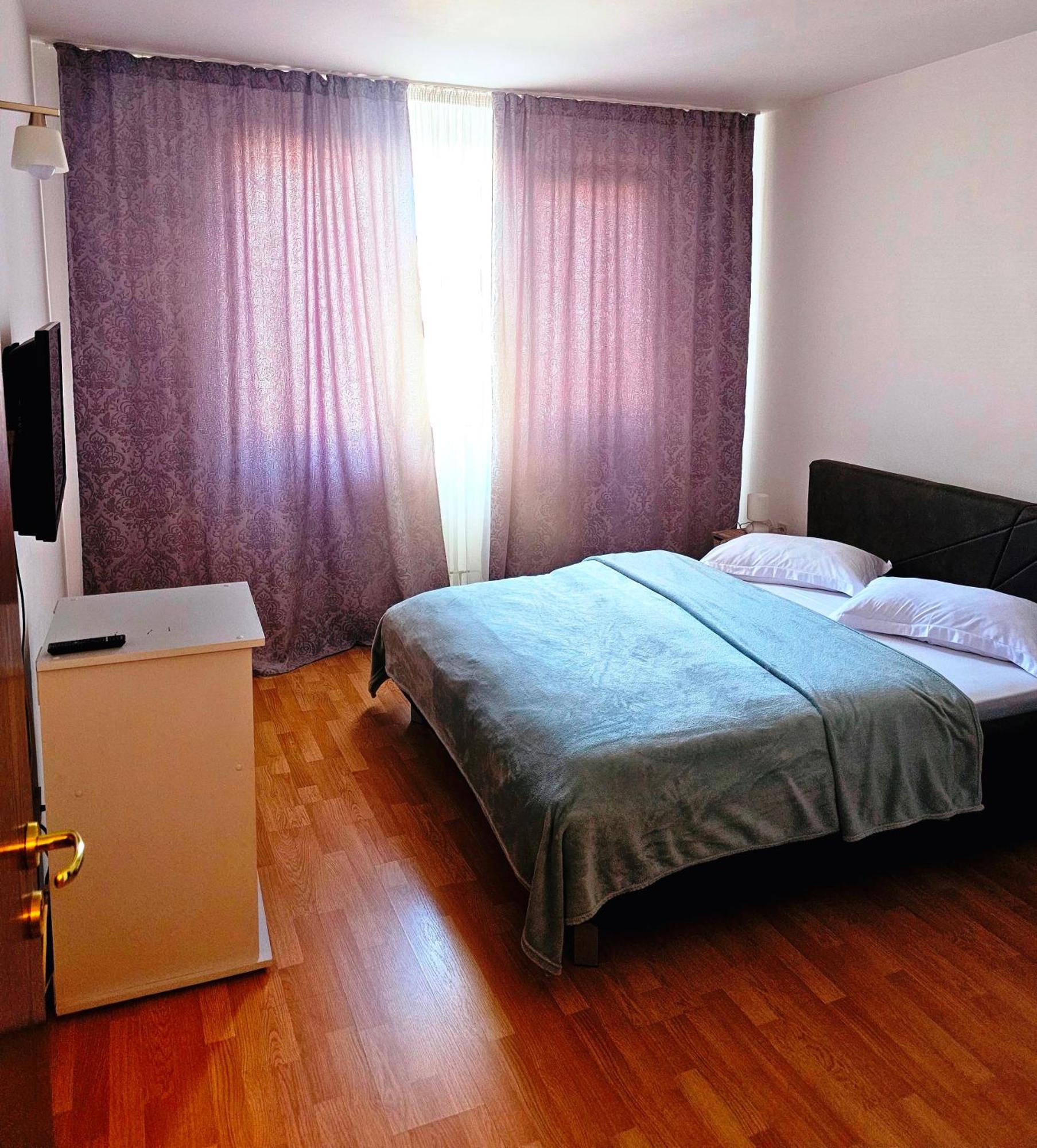 Casablanca Hostel Κραϊόβα Εξωτερικό φωτογραφία